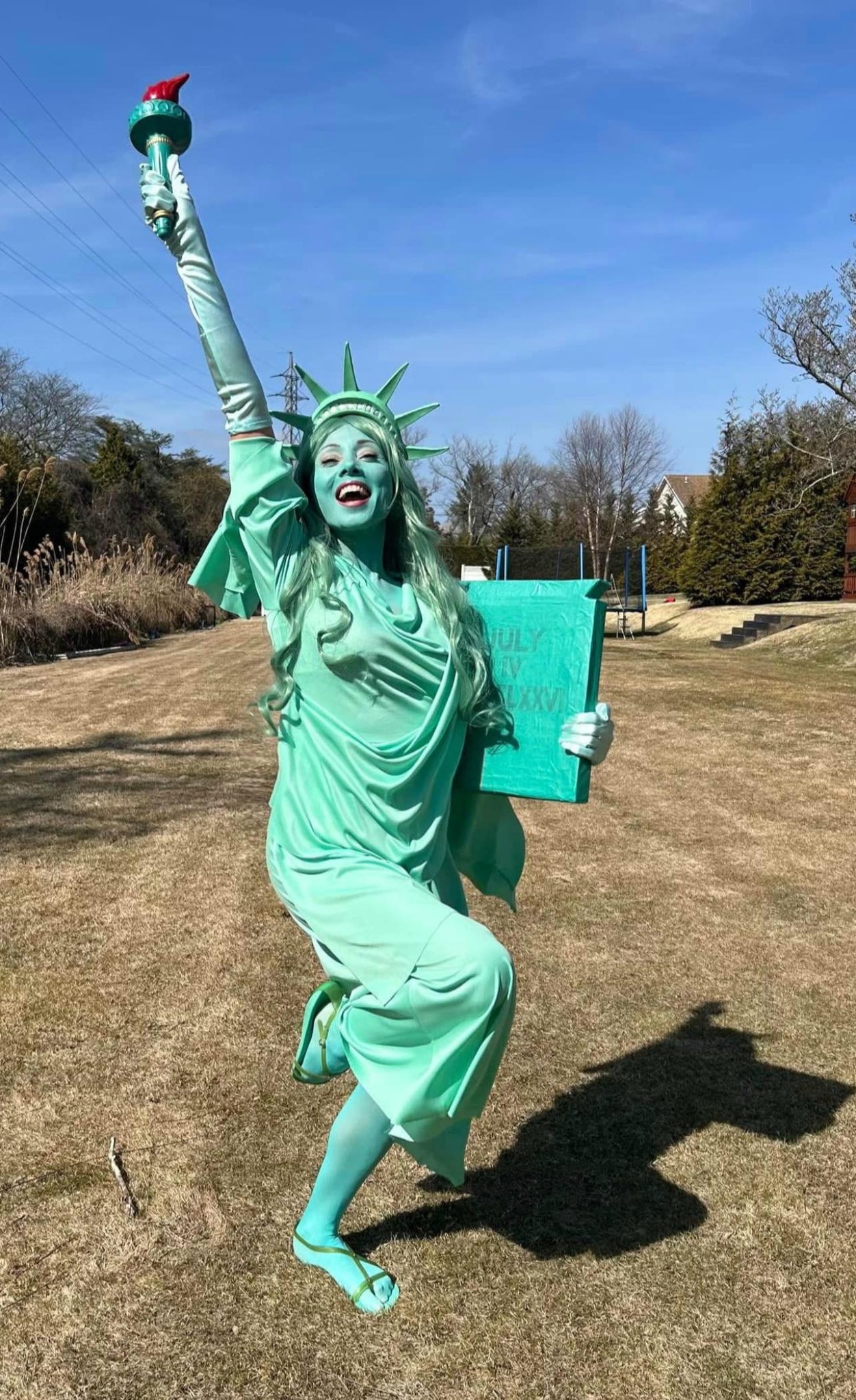 Went to a USA-themed costume party! 🇺🇸 Dressed up and ready to celebrate—can you guess who I am? 🗽 Did you know the Statue of Liberty is inspired by Libertas, the Roman