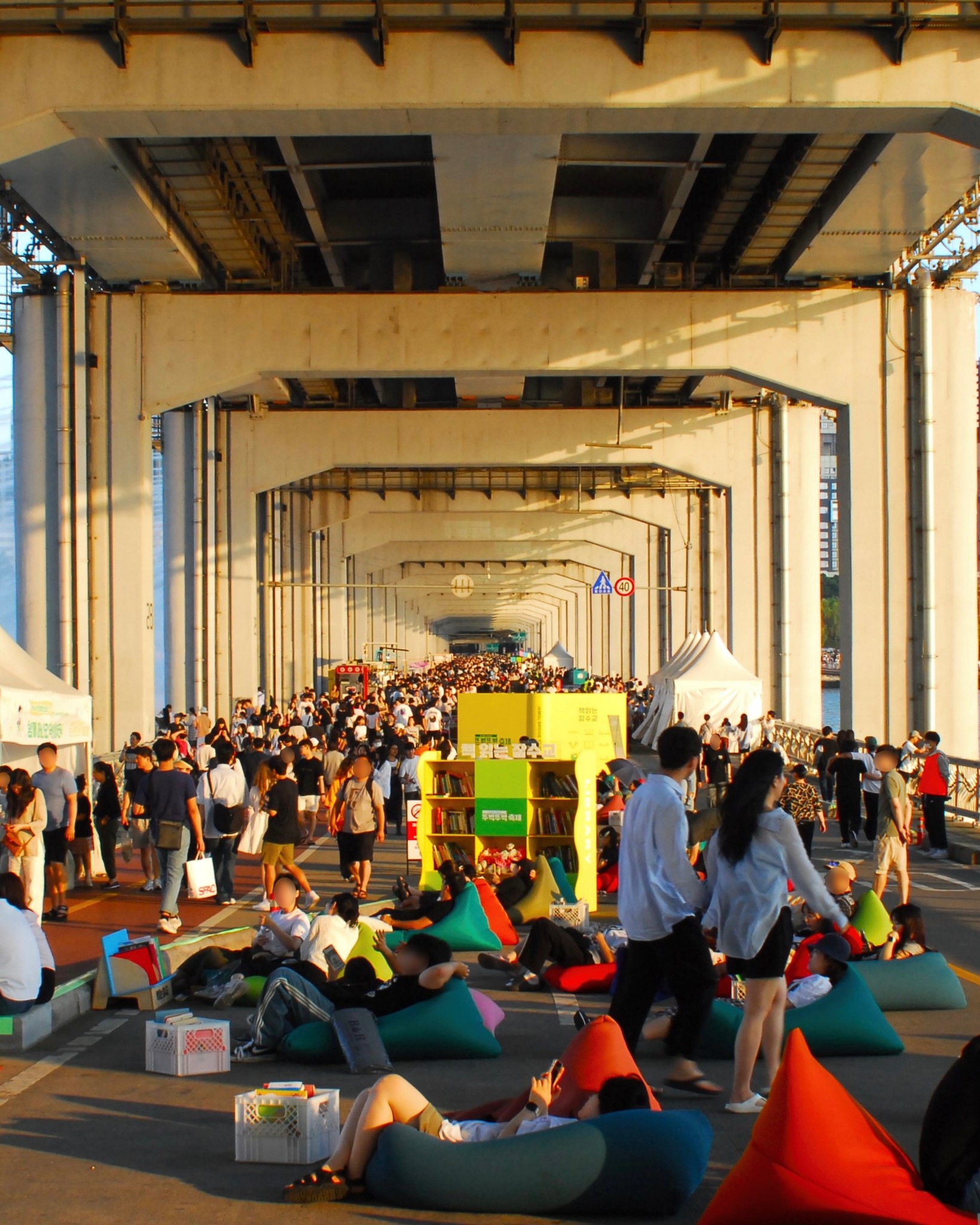 Seoul Korea - A healing street on a car-free bridge... | Facebook