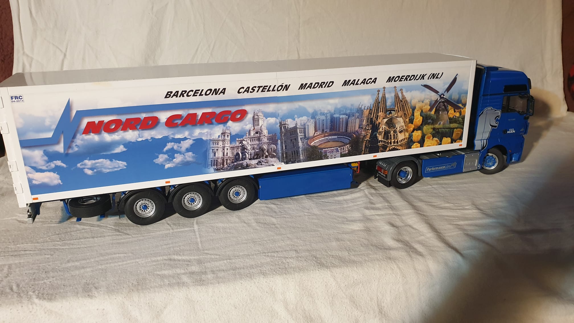 From C-tin Enculescu : Italeri 1/24 MAN TGX XXL and Reefer Trailer 