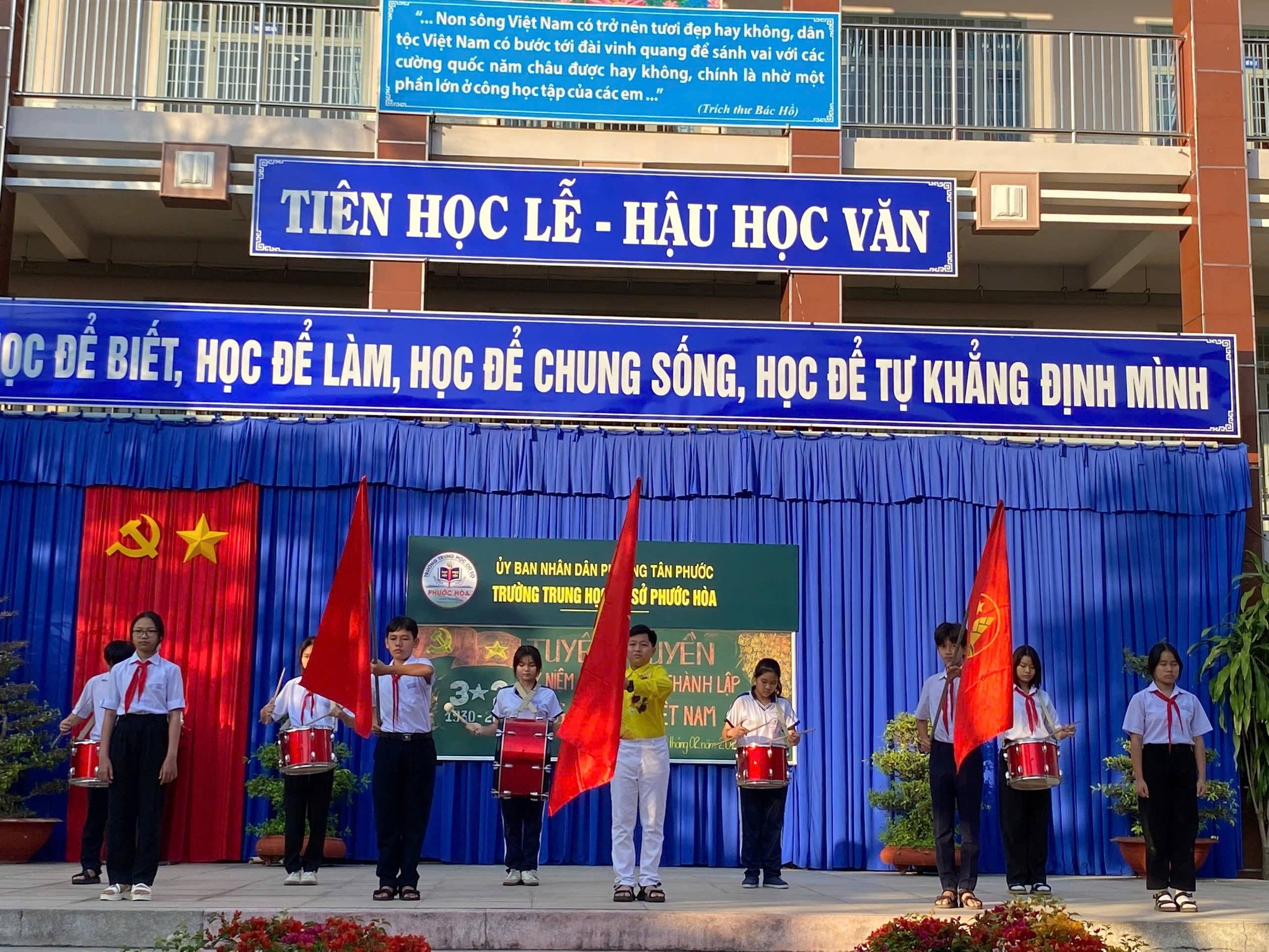 Trường THCS... - Trường THCS Phước Hòa - Kết nối thông tin