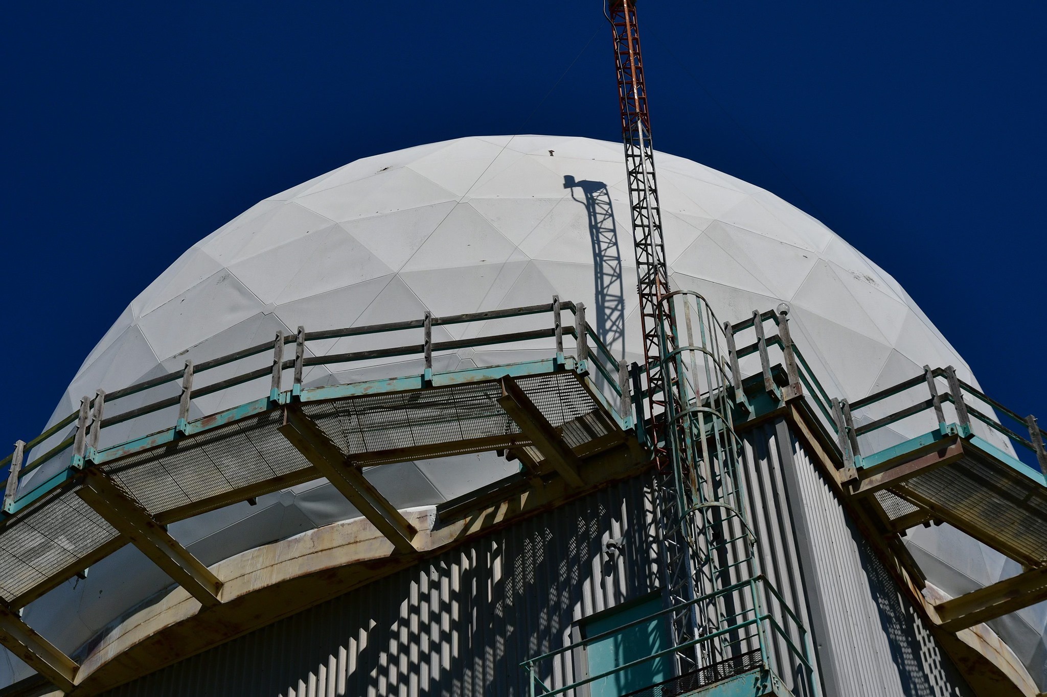 Canadian Civil Defence Museum And Archives - Antenna being lifted on ...