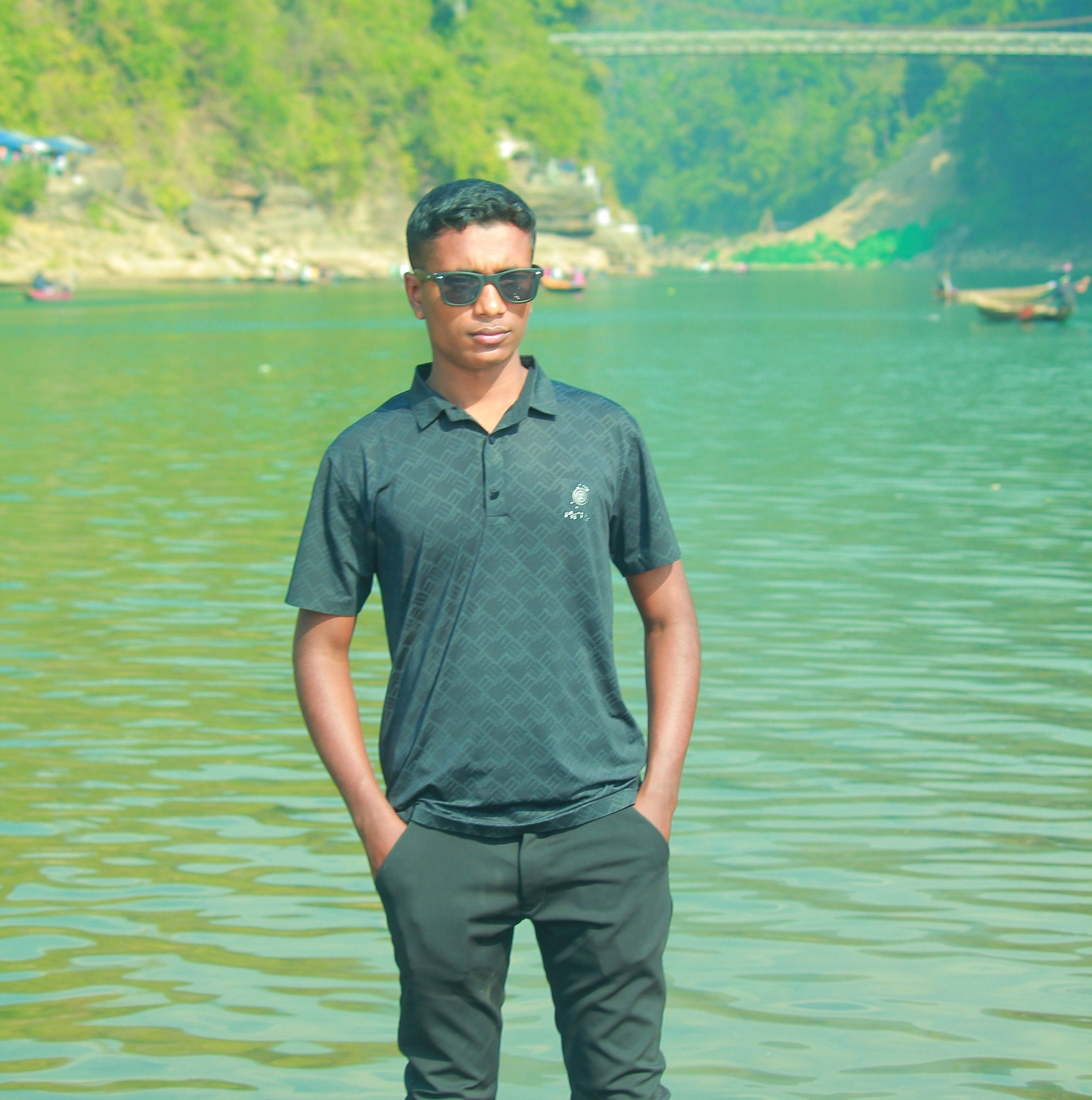 Ari F Redwan