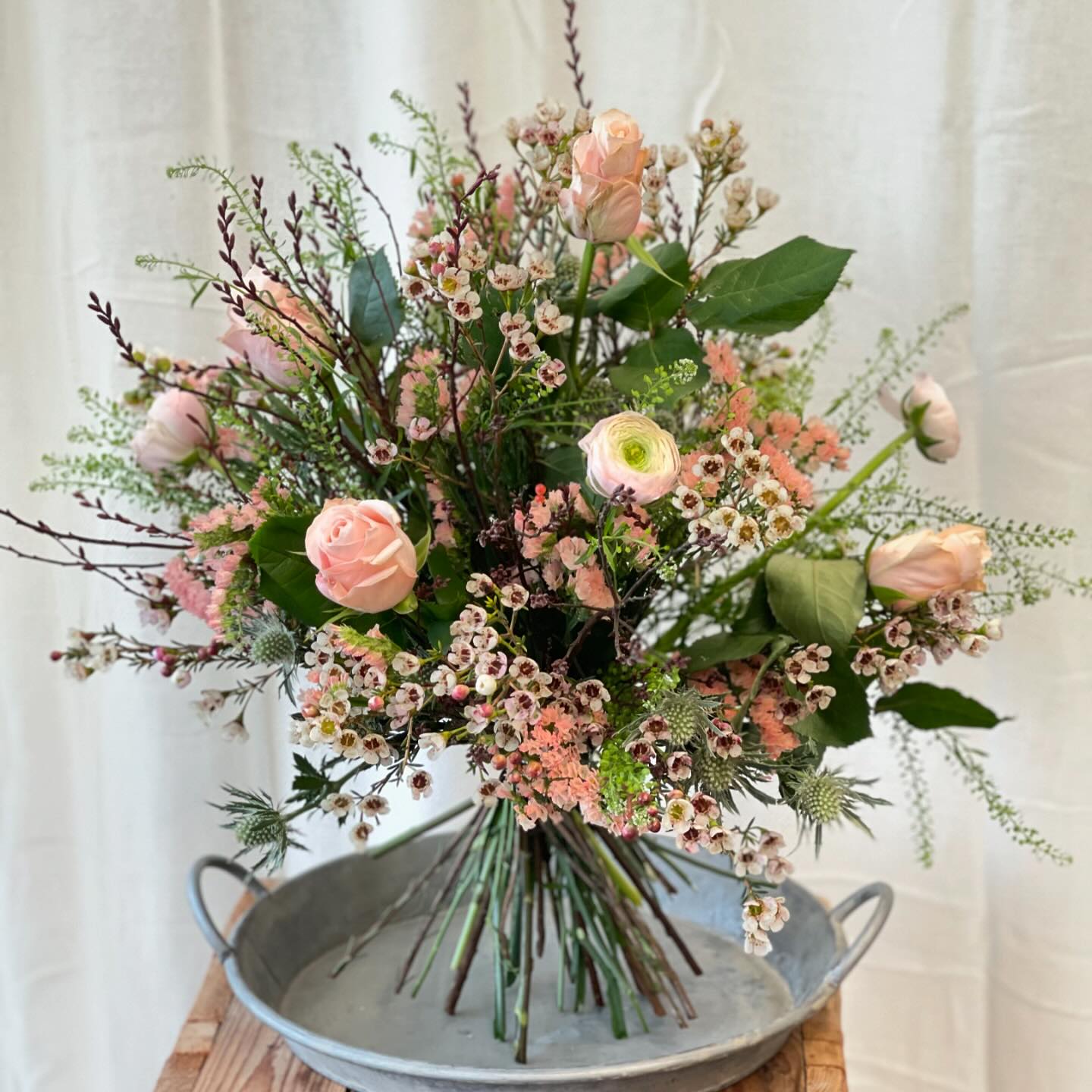 natürlich#blumenstrauß#frühling #floristik#ranunkeln#rosen#melle#blumengeschäft#blumenliebe#bouquet#
