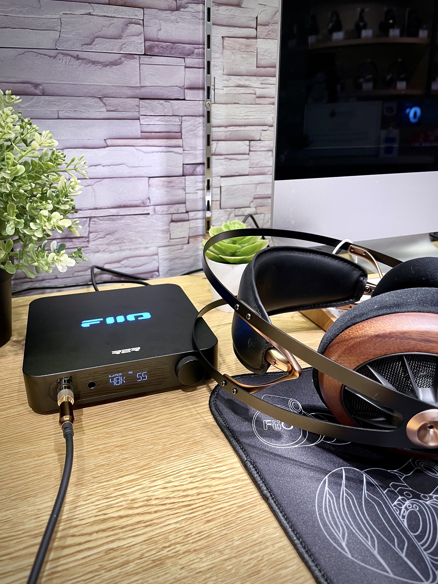 Stereo - FIIO’s newly developed four-channel fully differential 24bit ...