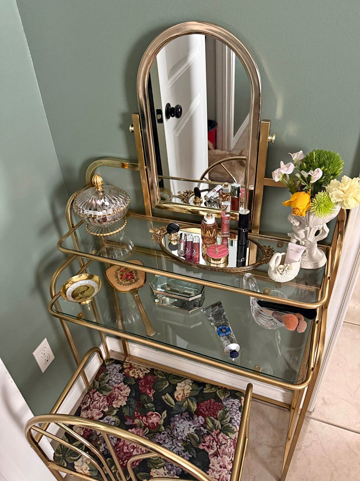 Vintage brass vanity set - Vanities & Makeup Tables - Pharr, Texas
