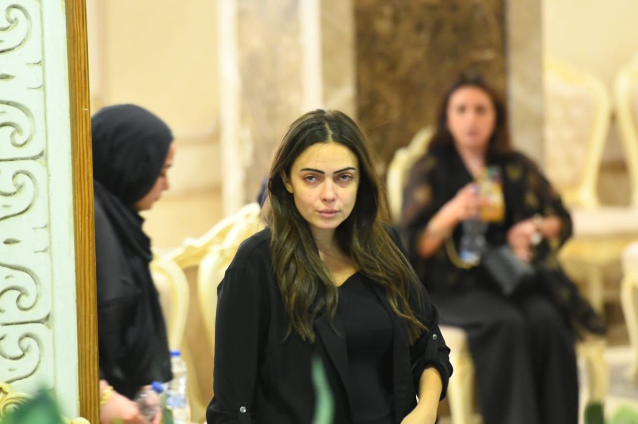 FilFan.com - هيدي كرم وحسين نصار ومحمد سراج في عزاء والدة... | Facebook