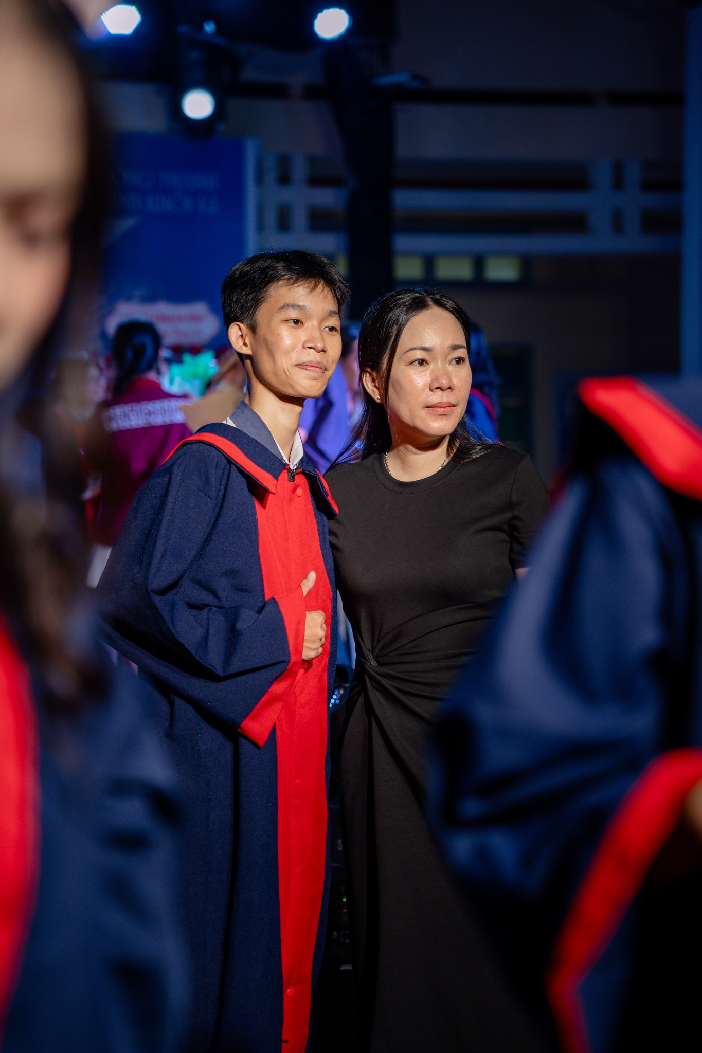 Văn phòng trường... - Văn phòng trường THPT chuyên NTMK - ST