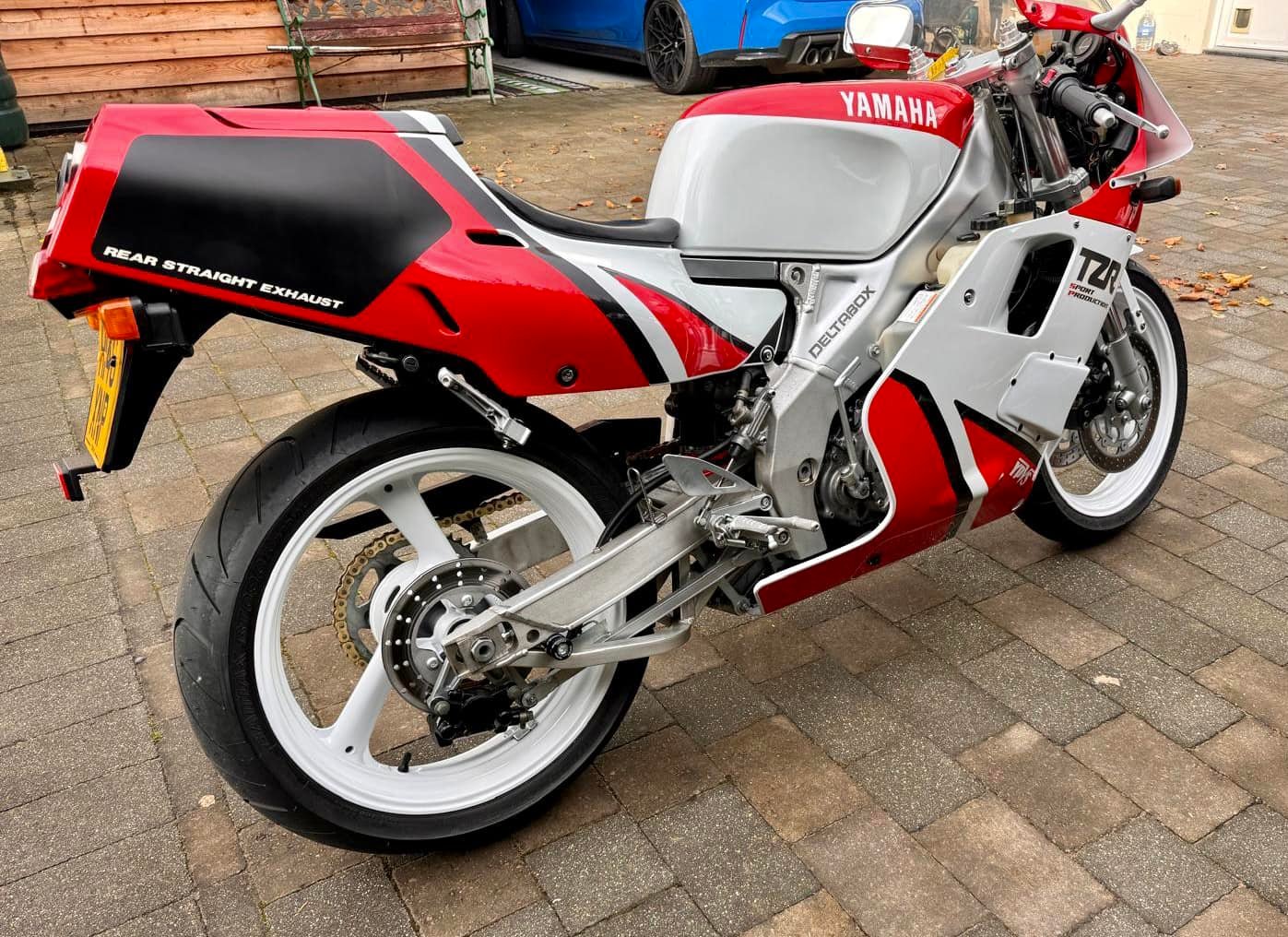 A few more pictures of our stunning TZR250 SP 3MA with factory F3