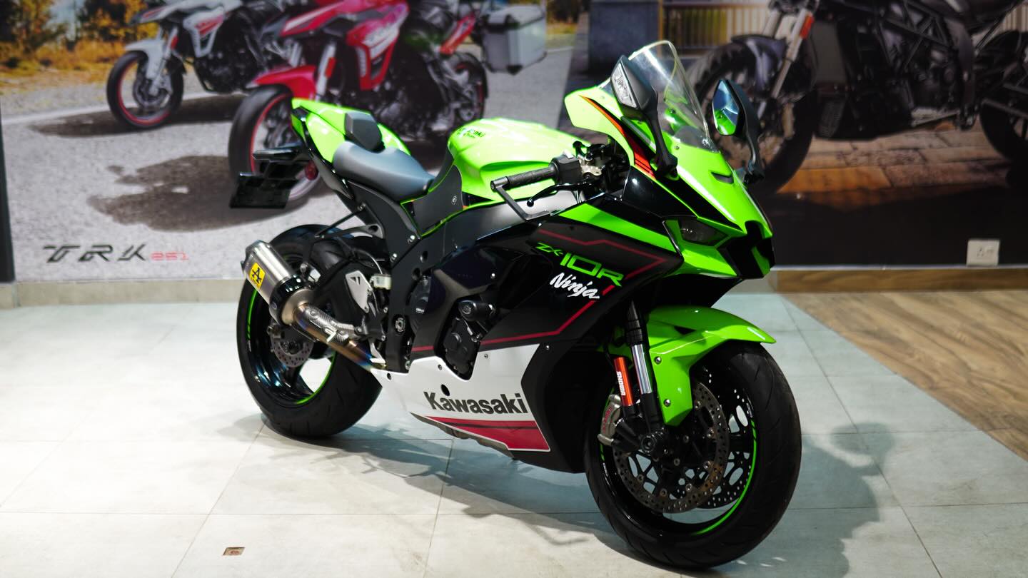 The ZX-10R is not just a motorcycle, it's a statement. Built for