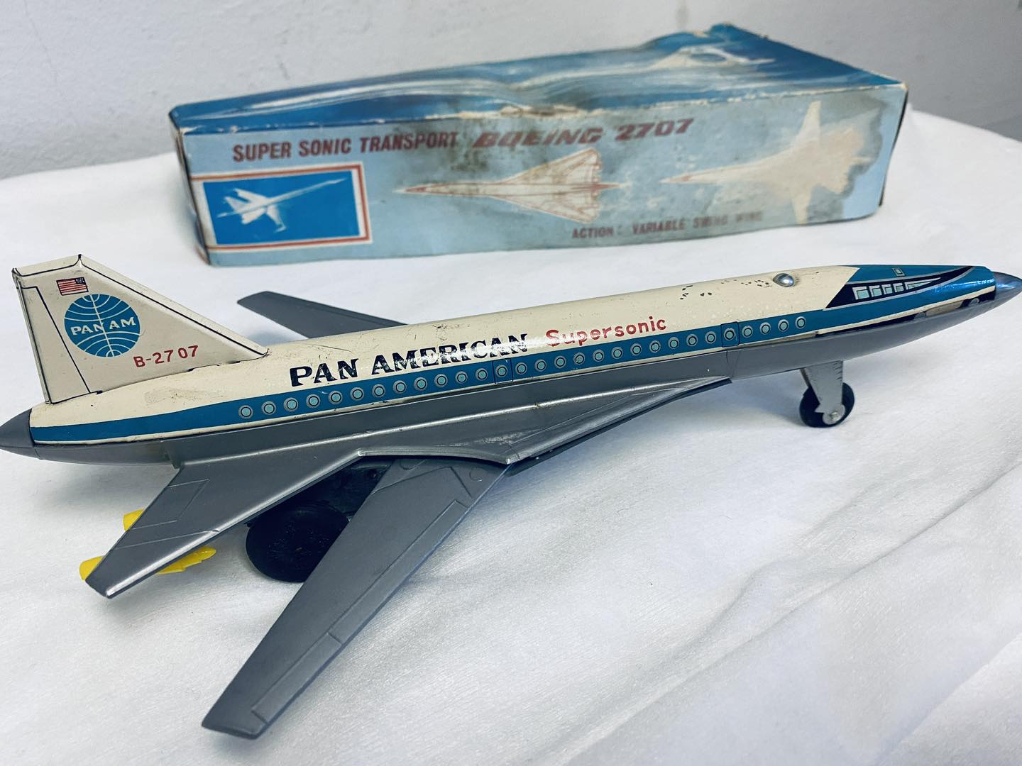Vintage 1966 Boeing 2707 supersonic model by Daiya Japan