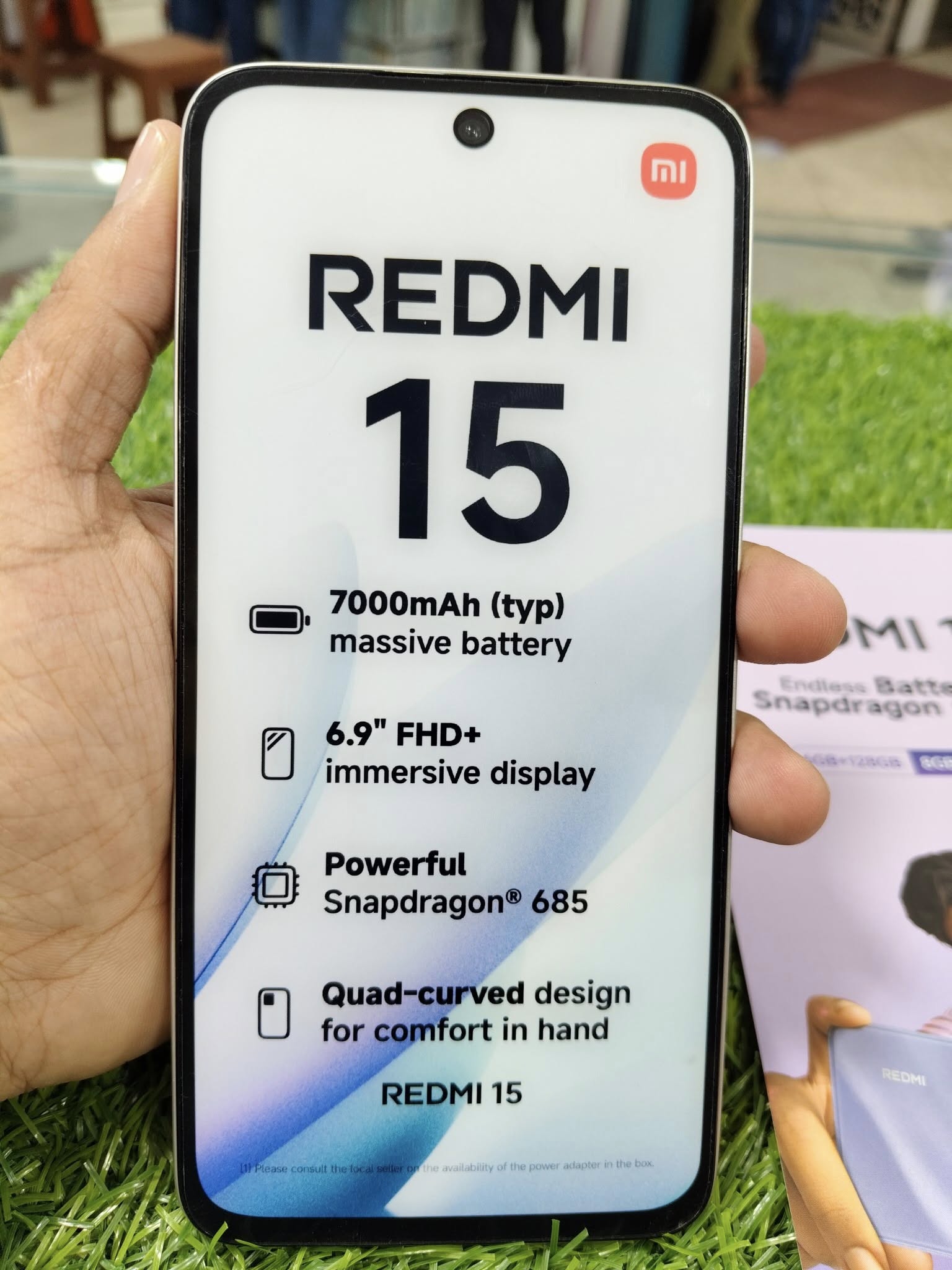 Xiaomi Redmi 15 4G Smartphone 8+256 GB – Snapdragon 685, Display 6,9” FHD+ 144Hz, Batteria 7000mAh E Ricarica 33W (Caricatore Incluso) – Titanium