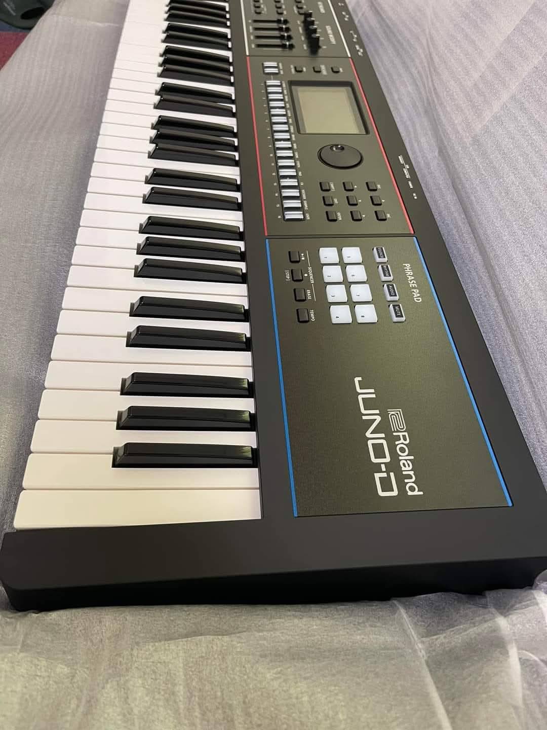 Roland JUNO-DS76 Synthesizer 76-key Synthesizer with Velocity
