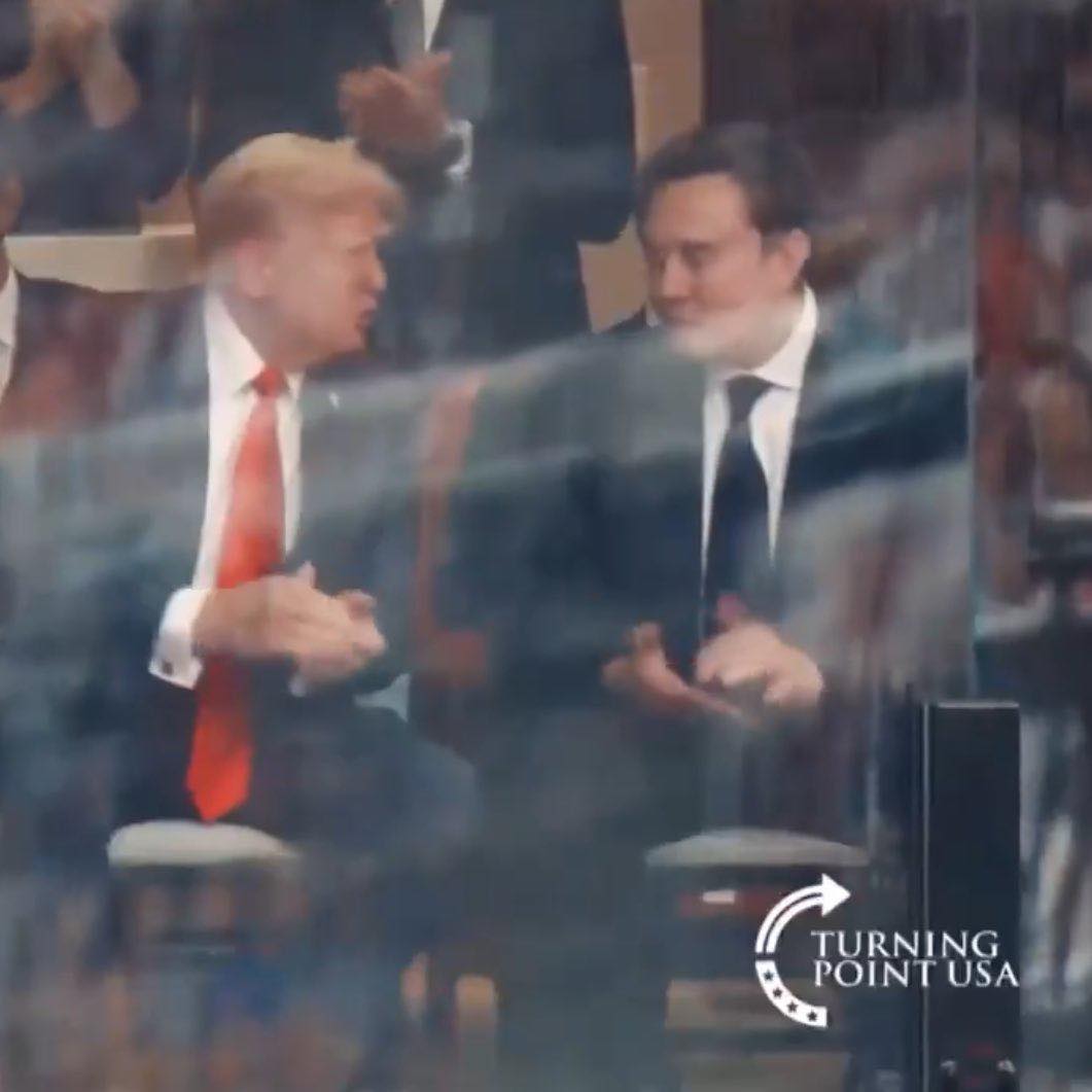 Cultura - #NOW| Donald Trump and Elon Musk reunited at Charlie Kirk’s ...