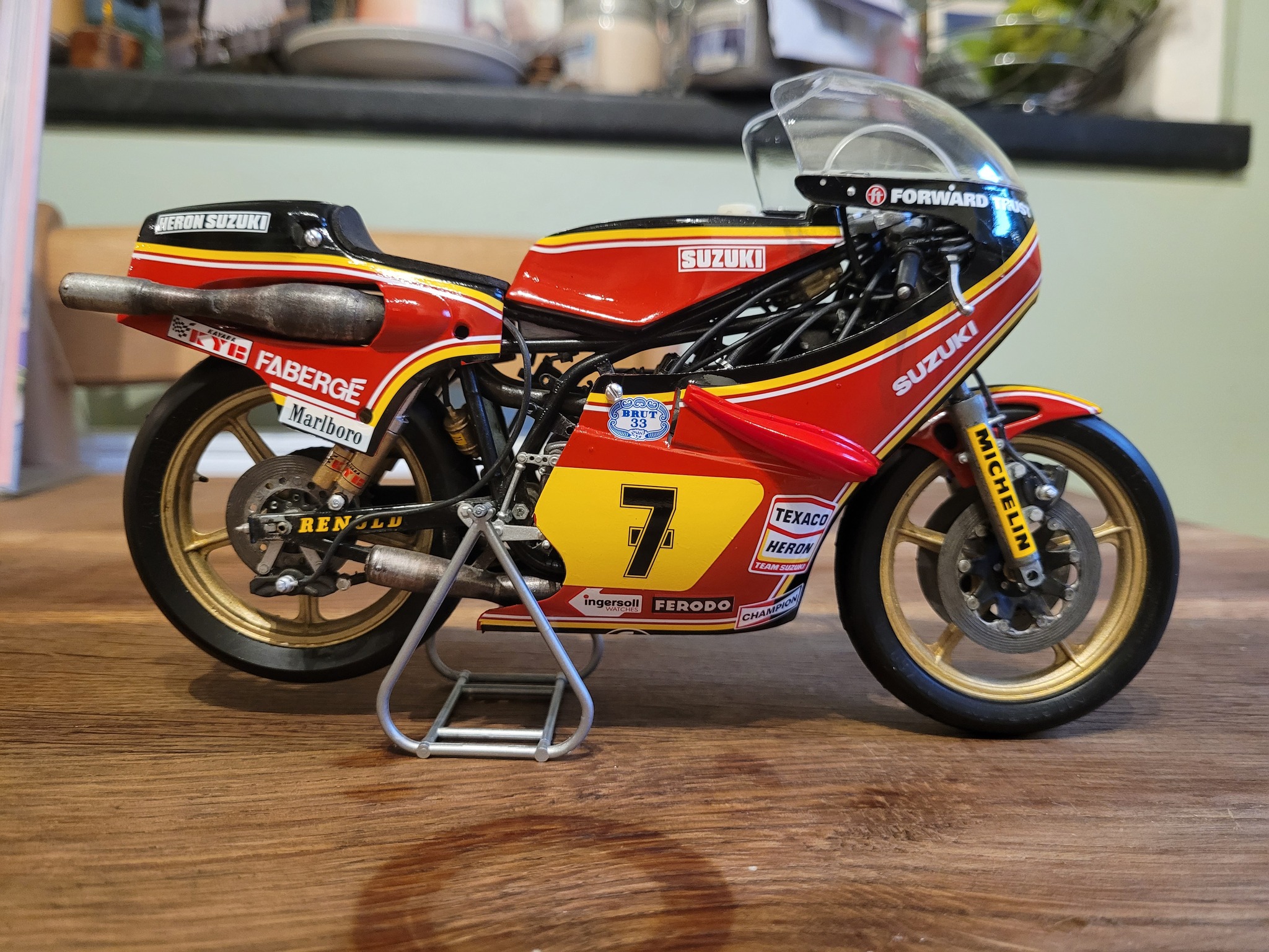 Maquette Moto Italeri Suzuki RG 500 XR27 1978 Team Heron Barry Sheene échelle 1:9 - Occasion