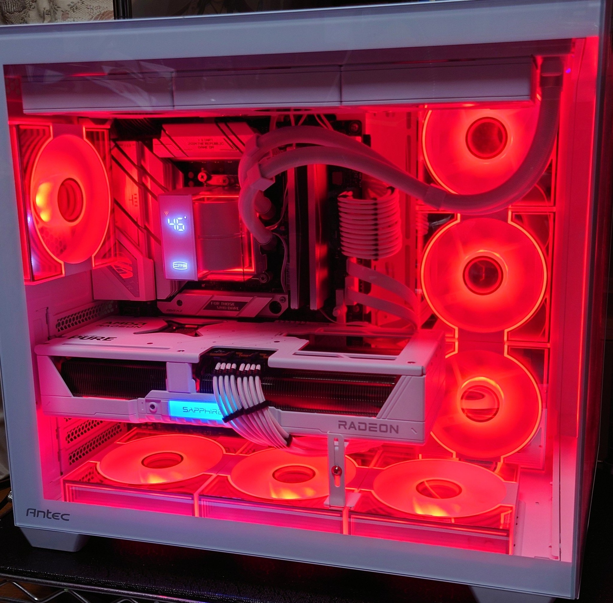 Our SAPPHIRE PURE AMD Radeon RX 9070 XT frosty-white and frosty 