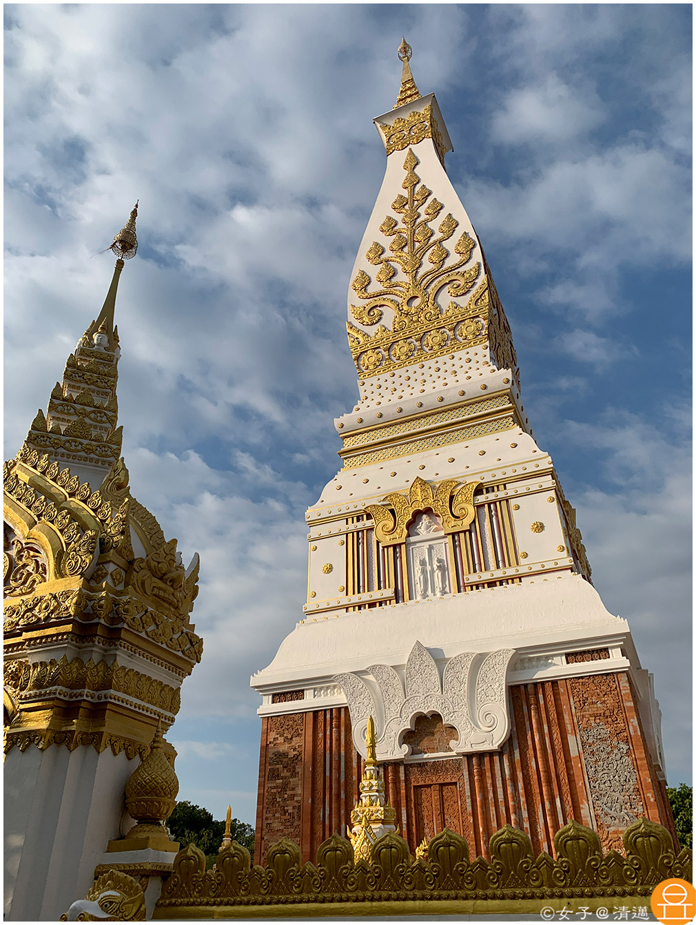 女子＠清邁—ในเชียงใหม่ - 帕塔帕儂寺วัดพระธาตุพนมวรมหาวิหาร。會見僅看過圖片的佛塔本尊。 | Facebook