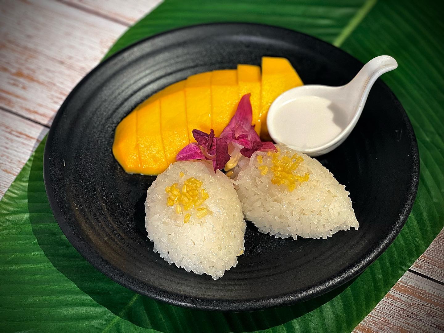 ข้าวเหนียวมะม่วง # mango sticky rice... - ThaiTae Kuchai Lama