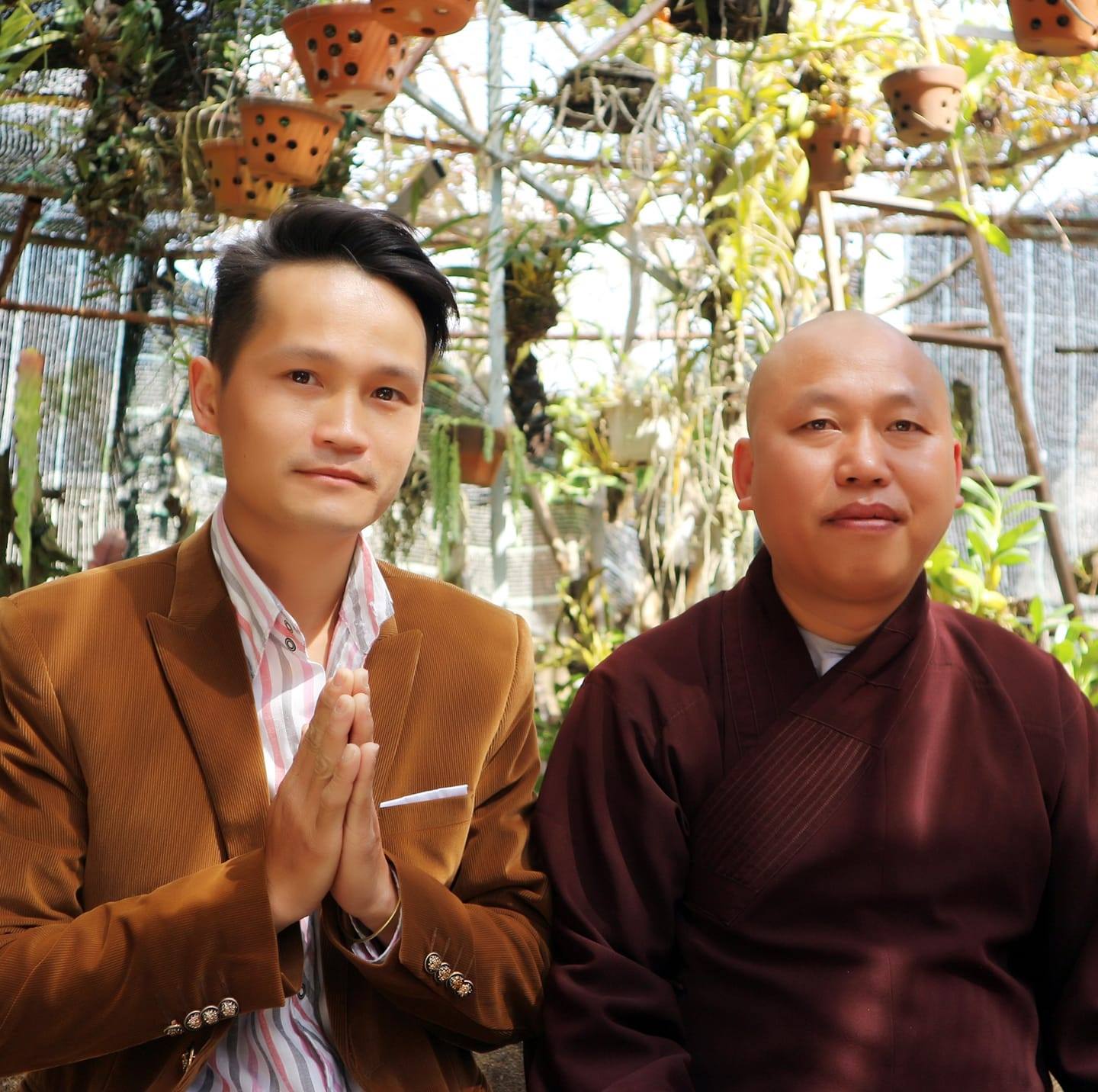 Hôm nay ngày Lễ Tình Nhân .. chúc con dọn nhà sạch sành sanh, trên trần ...