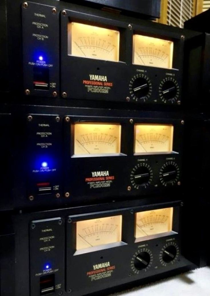 Yamaha PC2002M Power Amplifier