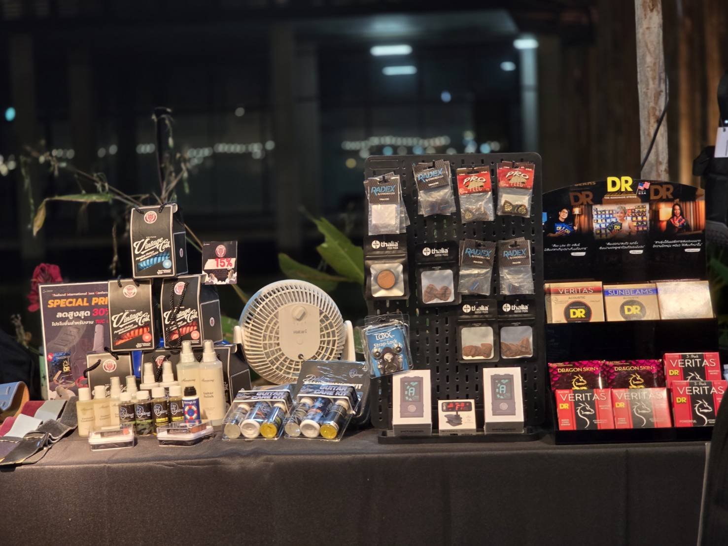 บรรยากาศช... - Strings Shop (One Stop Guitar Shop in Thailand) | Facebook