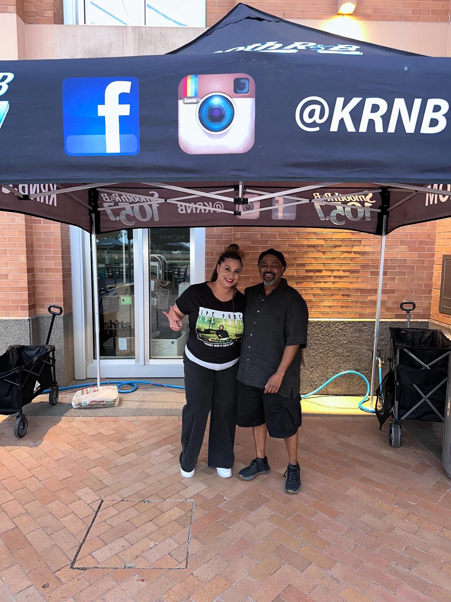 The Crowd Is Here To See Ice Cube! 4... - Smooth R&B 105.7 | Facebook