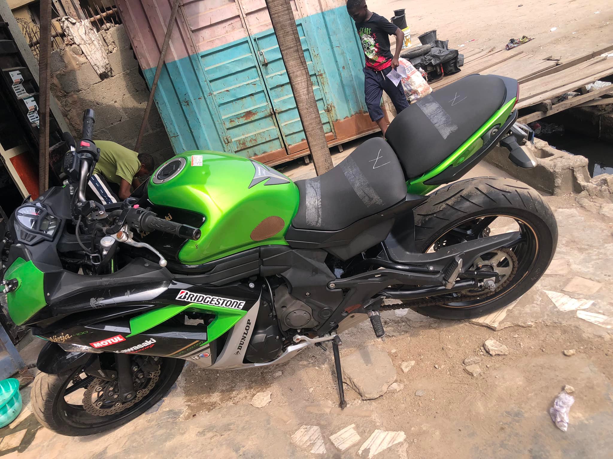 Fresh tokumbo Kawasaki ninja 400cc year 2015 Price 4.8m call or