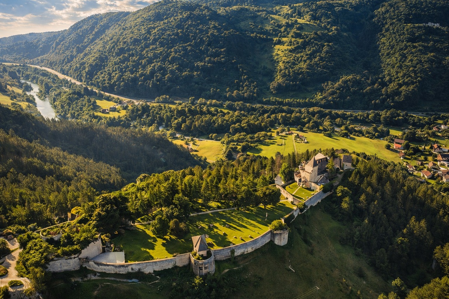 VISIT - 🏰 Tvrđava Ostrožac – kameni čuvar Krajine koji oduzima dah Ako ...