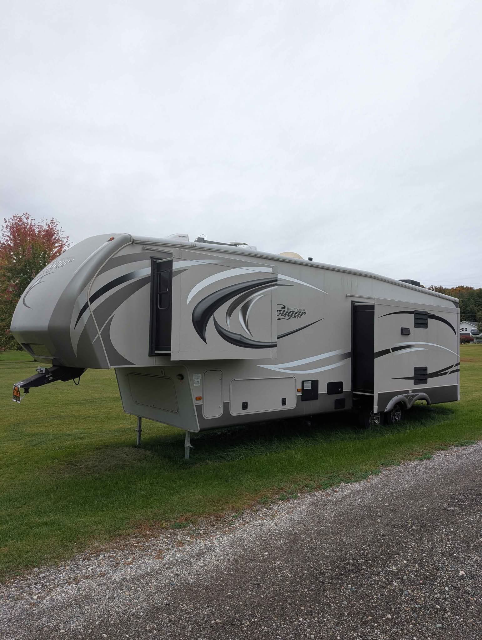 2014 Keystone High Country Cougar 31 foot - RVs & Campers - Crystal ...