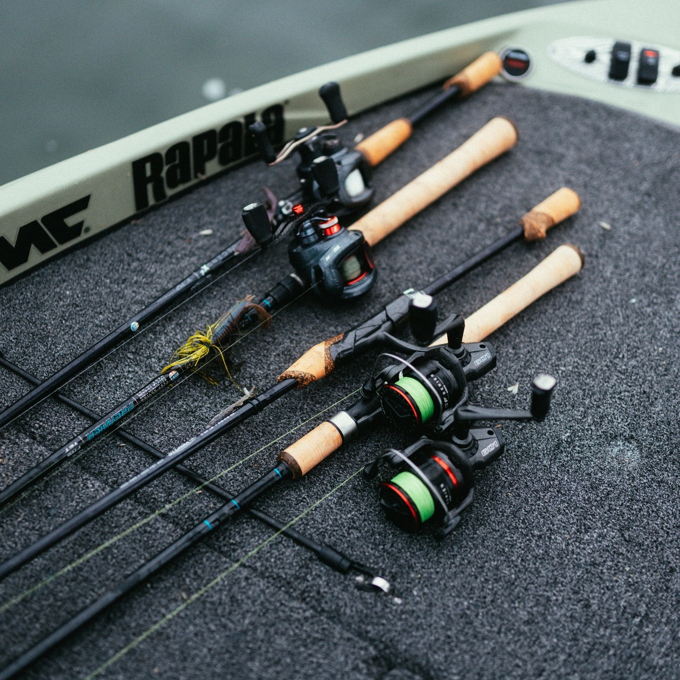 full plano over and under tackle box Guide Series Satchel Okuma Avenger Baitfeeder 