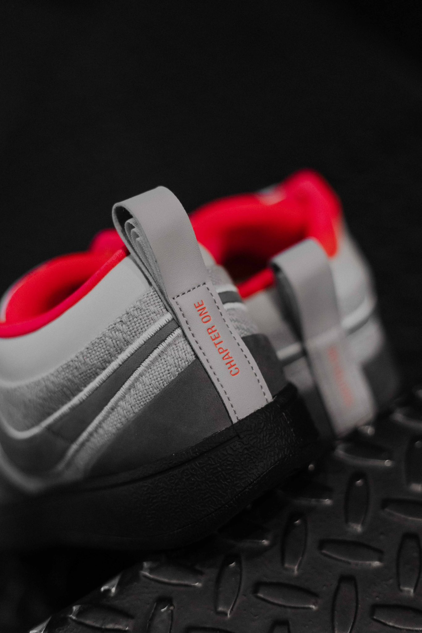 Nike Book 1 “Solar Red”. Esta edición “Solar Red” combina dos