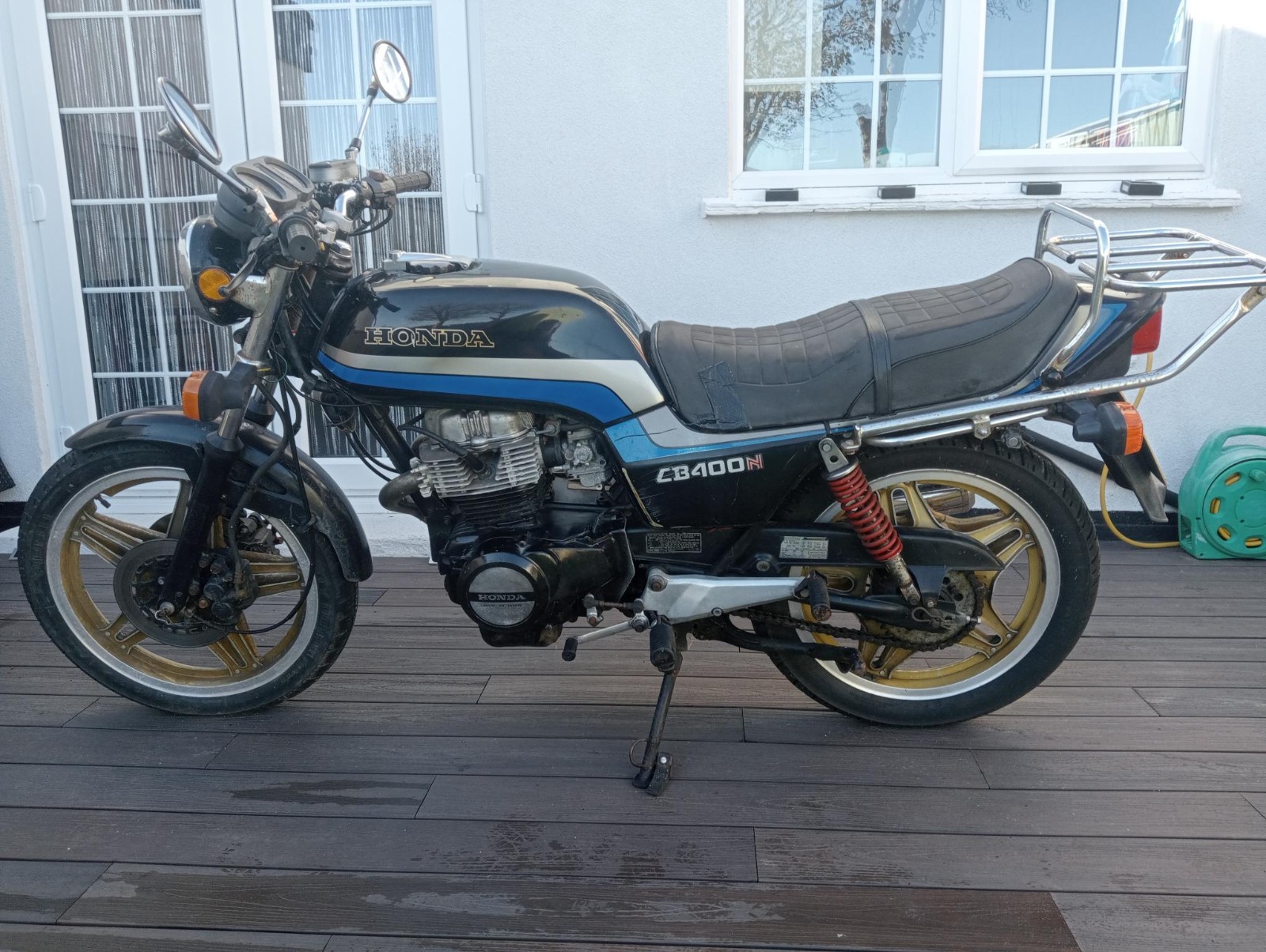 The seller is offering a vintage 1982 Honda CB400NC Superdream, a 