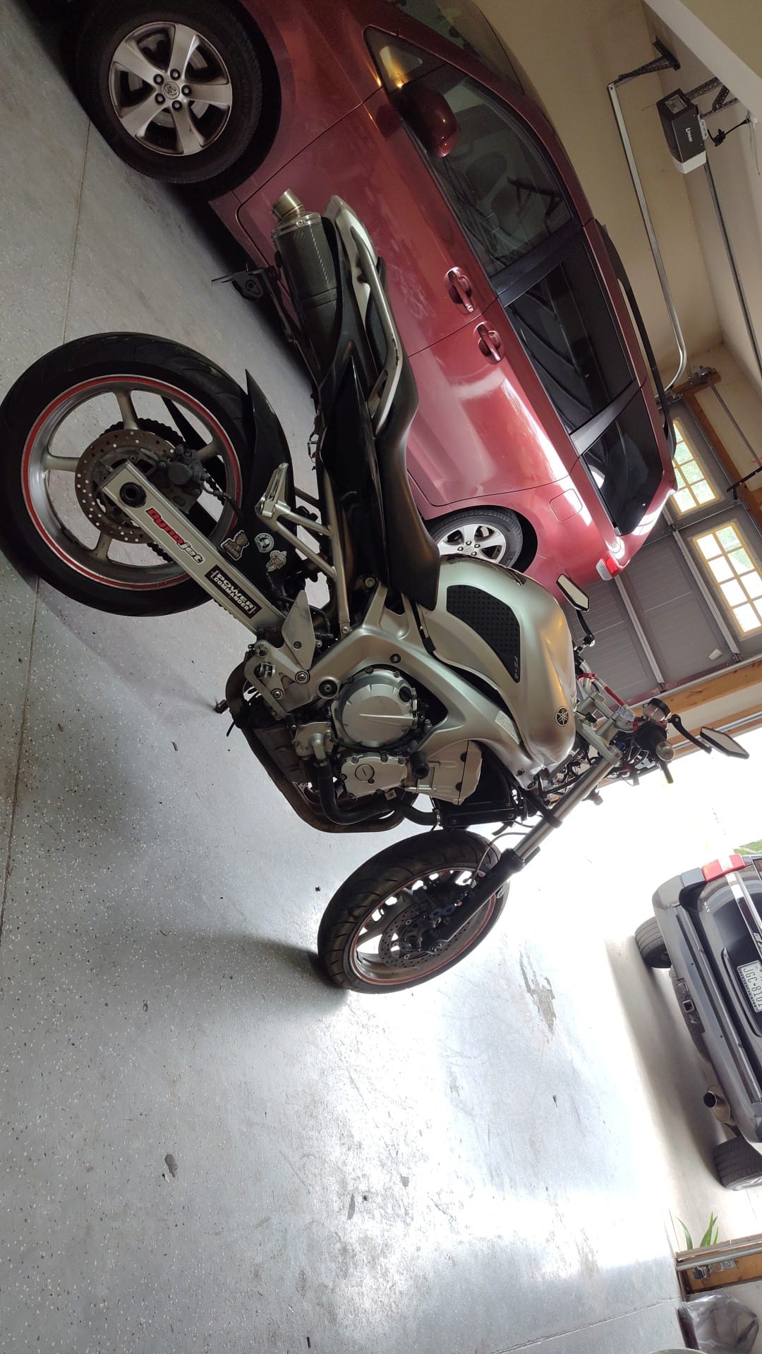 2004 Yamaha FZ6S restoration in Chattanooga, Tennessee