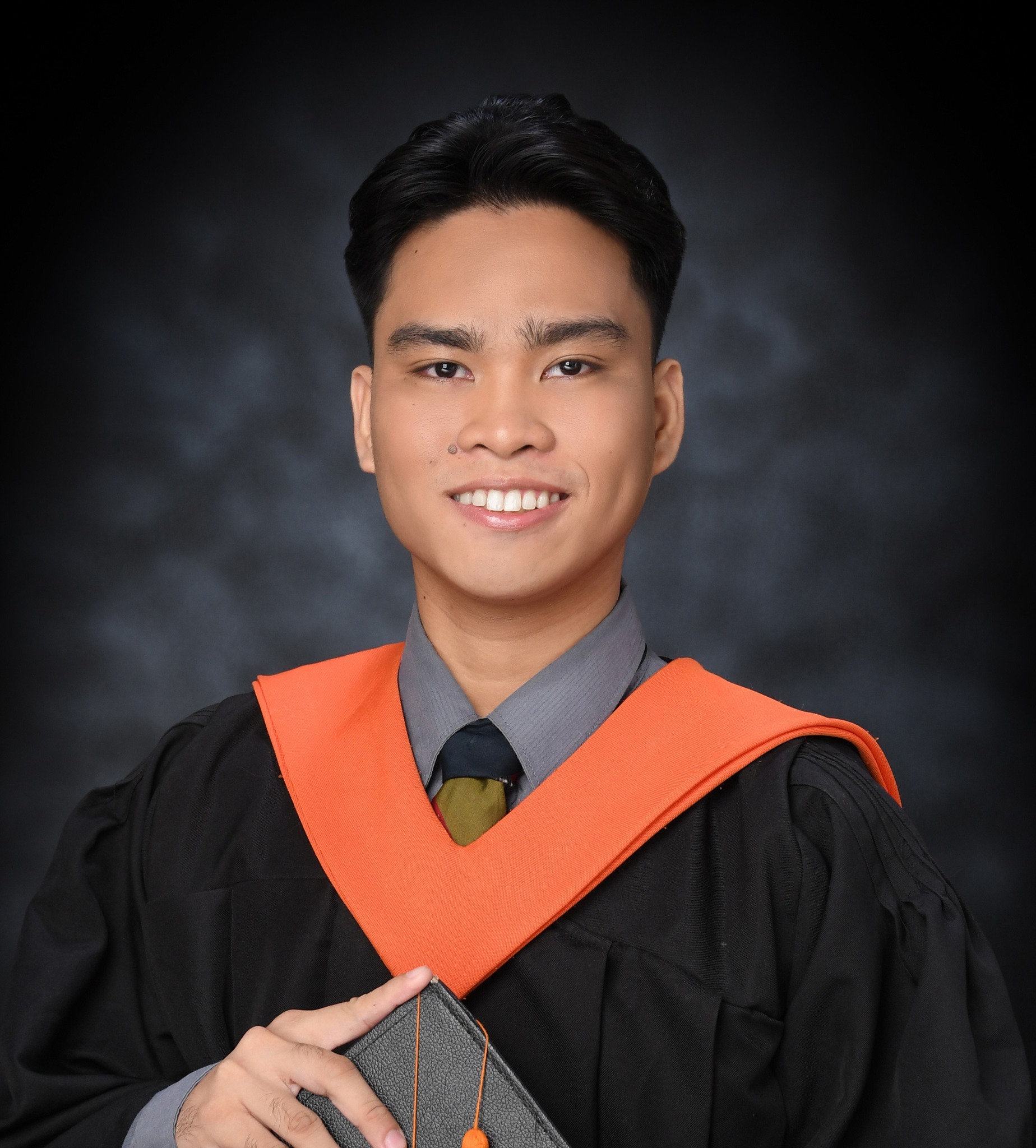 👨🏻‍🎓🎓 