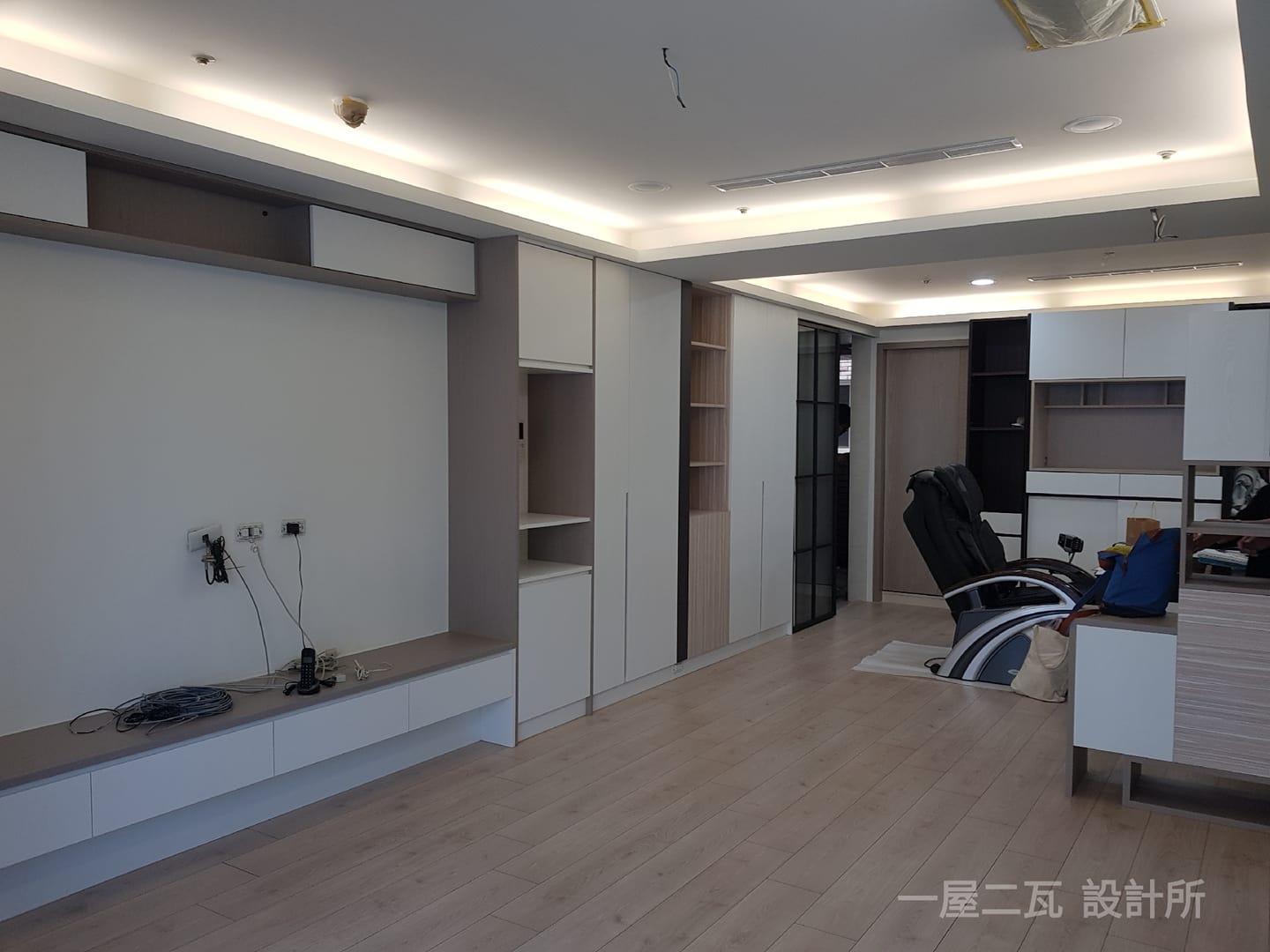 一屋二瓦 設計所 - [系統櫃·不無聊] 還記得前幾天剛進入系統櫃工程的現場嗎? 給我們三天，我們給你全新的空間。...