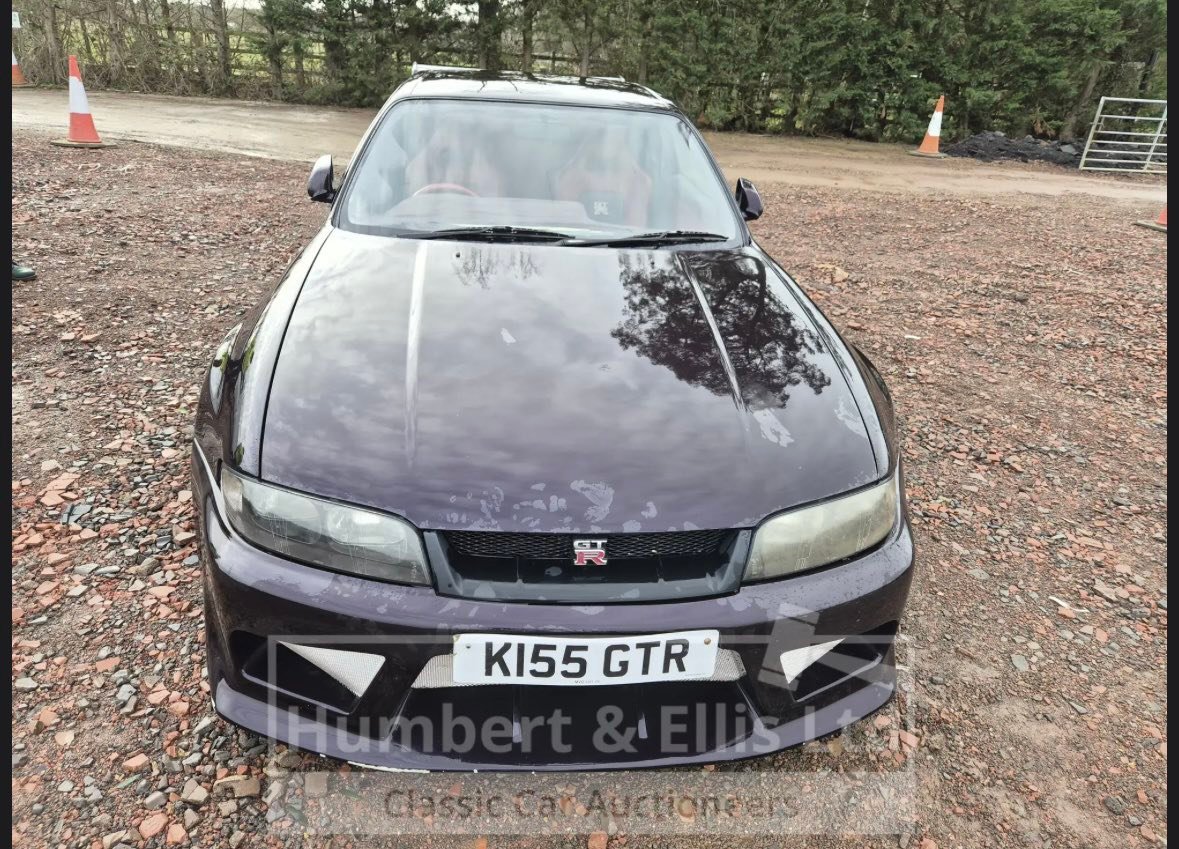 1995 NISSAN SKYLINE This car is in a Humbert & Ellis timed online