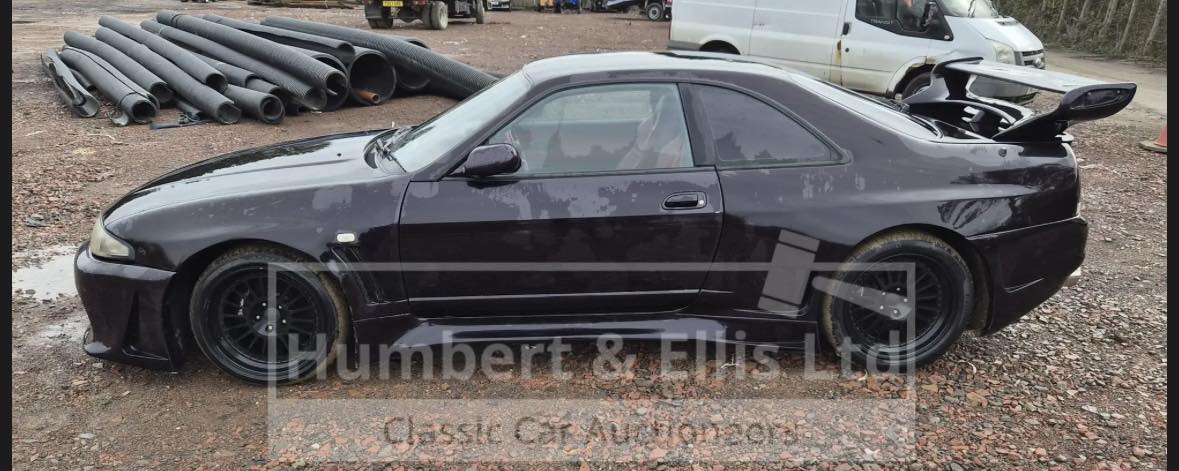 1995 NISSAN SKYLINE This car is in a Humbert & Ellis timed online