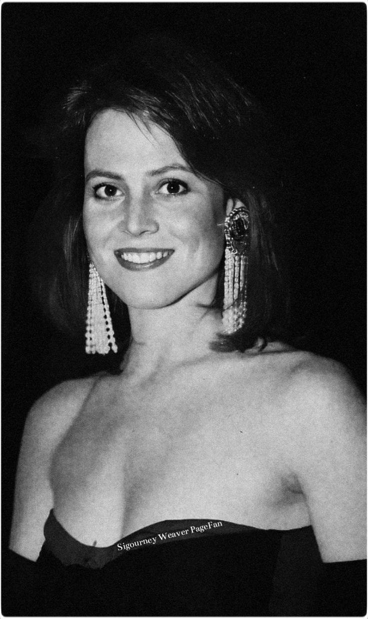 Sigourney Weaver pagefan added... Sigourney Weaver pagefan