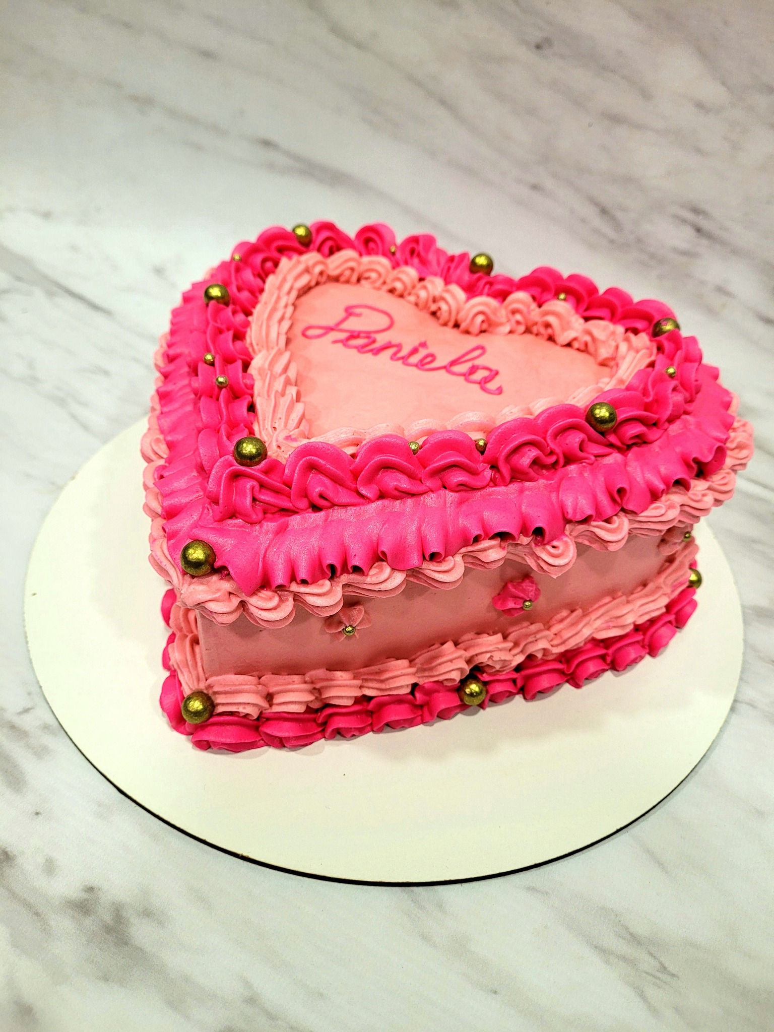 Laura - Torta de corazon #lvpasteleria #Lauravelasquezpasteleria # ...
