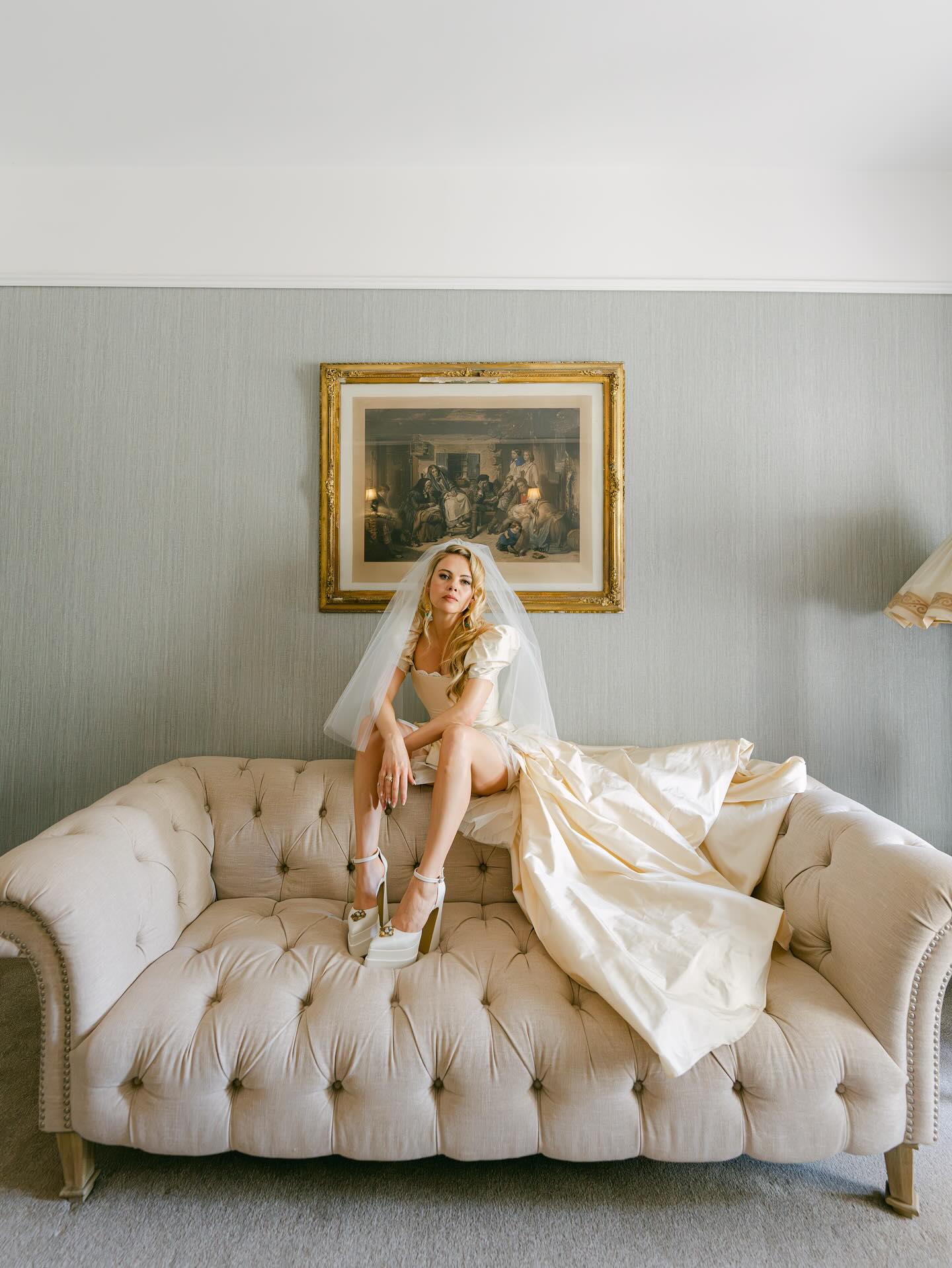 pale yellow midi dress Jazz Pintuck - Buttercream bohoblooms Color:Ivory/Brown Pastel Yellow Midi Dress What eye makeup? That