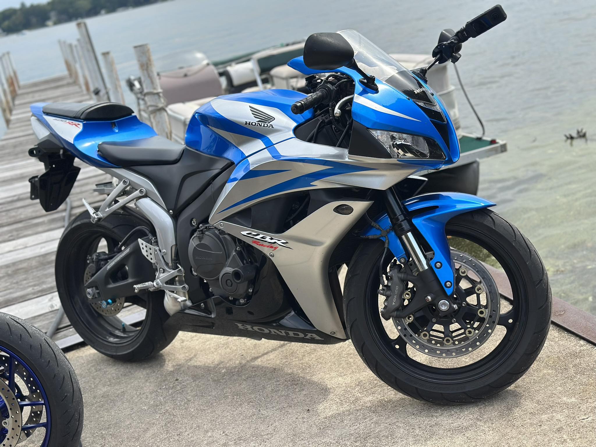 Hi everyone, this is my CBR 600RR 2007 PC40.