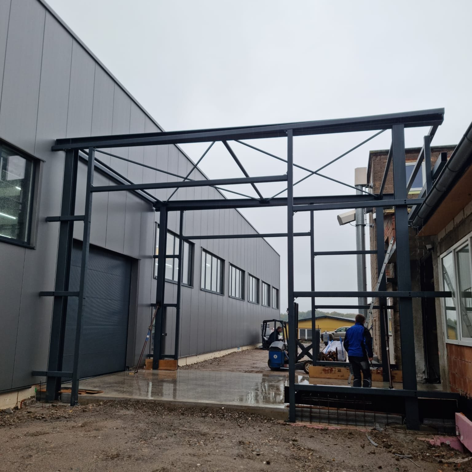 FOSCH GmbH - 🏗️🔩 Die Stahlkonstruktion steht und wir... | Facebook