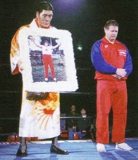 Giant Baba and Stan Hansen pay tribute to Andre the Giant who