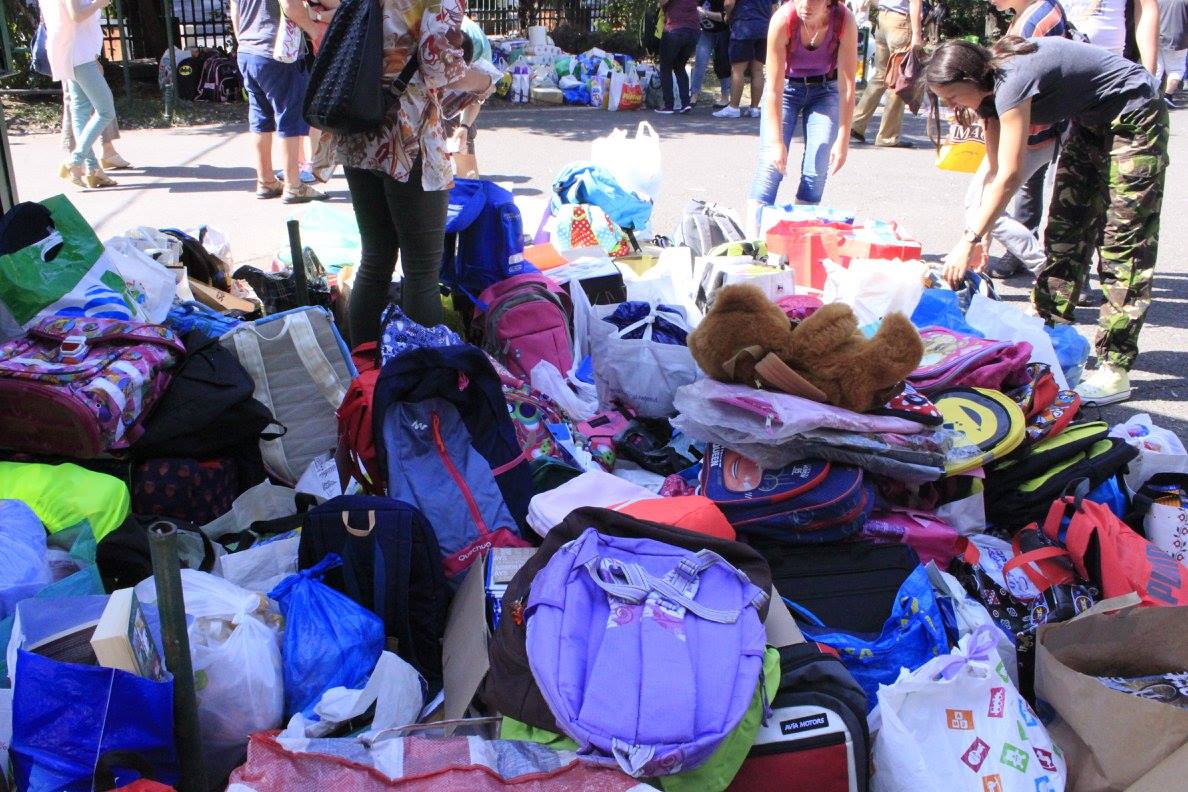 Bucureștenii Sunt Invitați Să Doneze Haine și Jucării De Moș B365