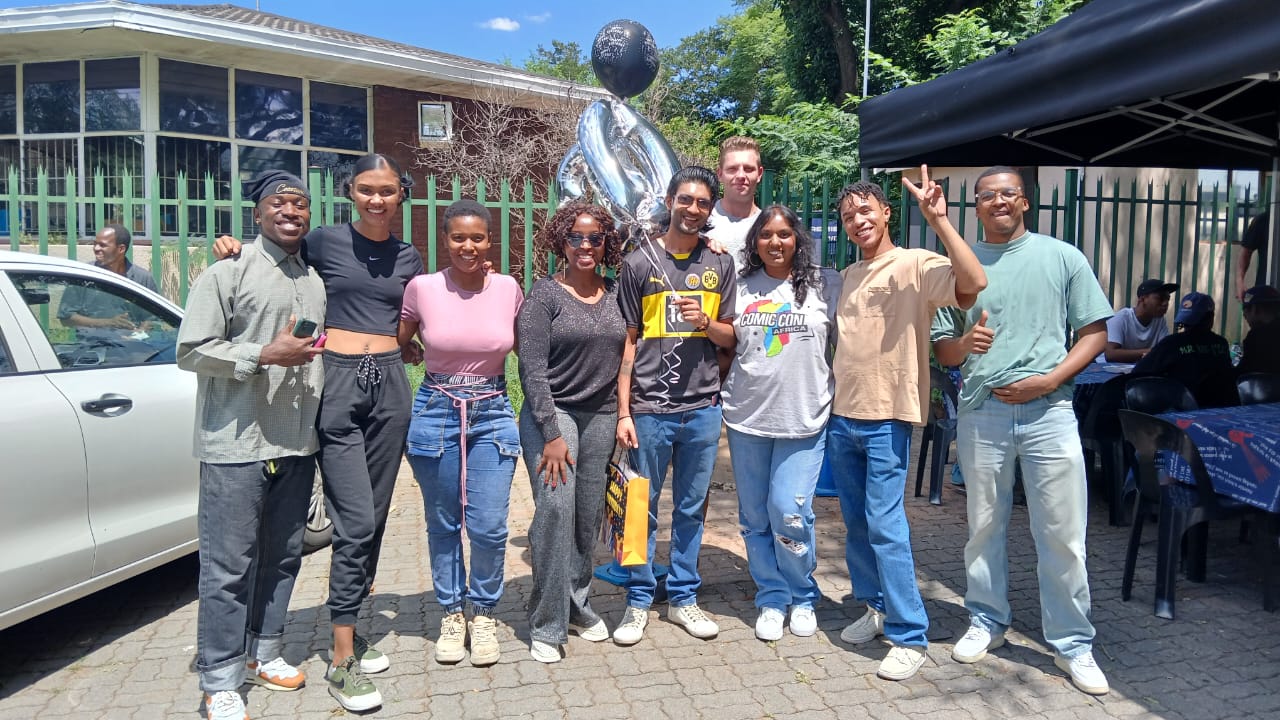 Macrain - Teamwork makes the dream work! 🙌🎬 Here’s a behind-the-scenes ...