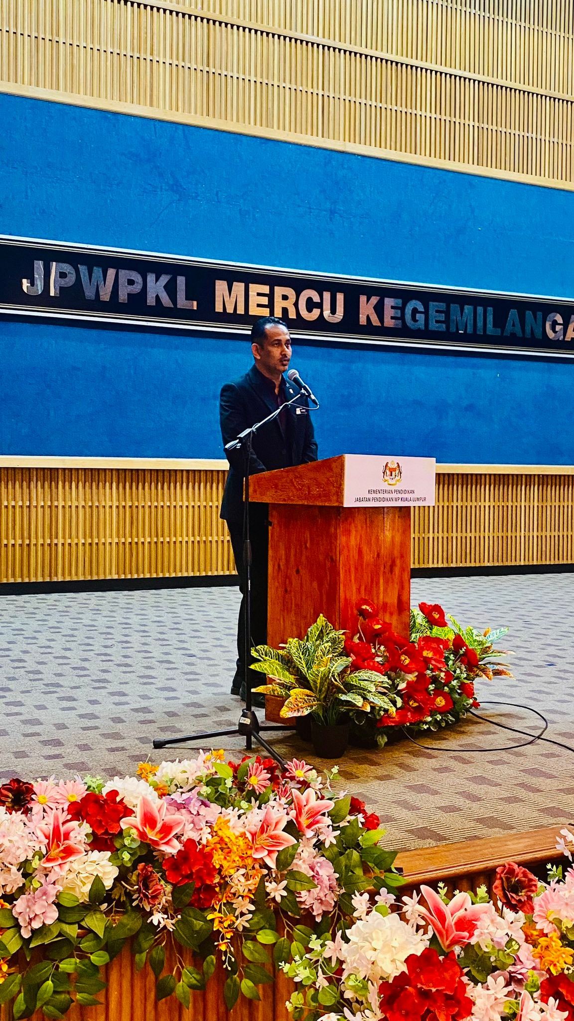 Pusat... - Pusat Kecemerlangan Sukan Kuala Lumpur