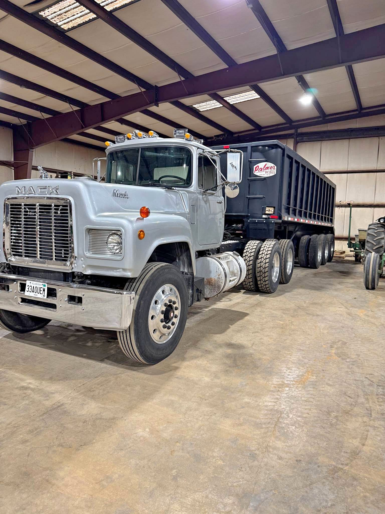 1984 Mack R700 with Cat 3406B factory engine and Palmer trailer ...