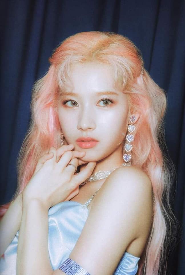 Sana on feel special era, is still iconic🔥✨ -SanaTzy