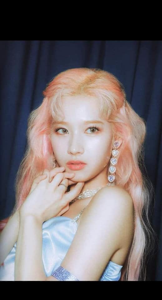 Sana on feel special era, is still iconic🔥✨ -SanaTzy