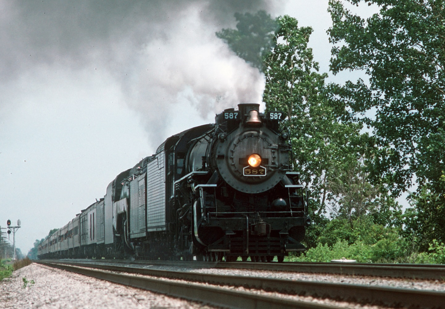 新米 Nickel Plate Road 2-8-2 locomotive 587 photos