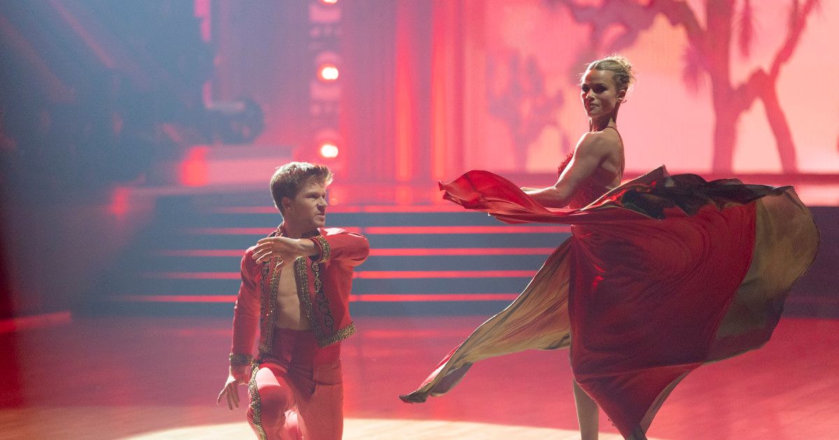 PARADE - Robert Irwin Finds His ‘Dance Mom’ in ‘DWTS’ Pro Witney Carson ...